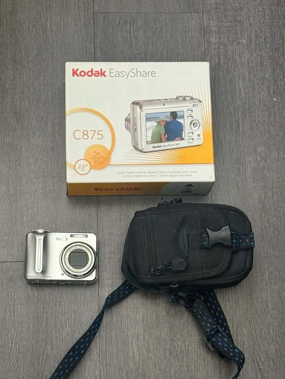 Kodak EasyShare C875 8.0MP Digital Camera Bundle with Box and Case